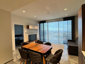 Mercury Tower Luxe Apt 09 with Rooftop Pool
